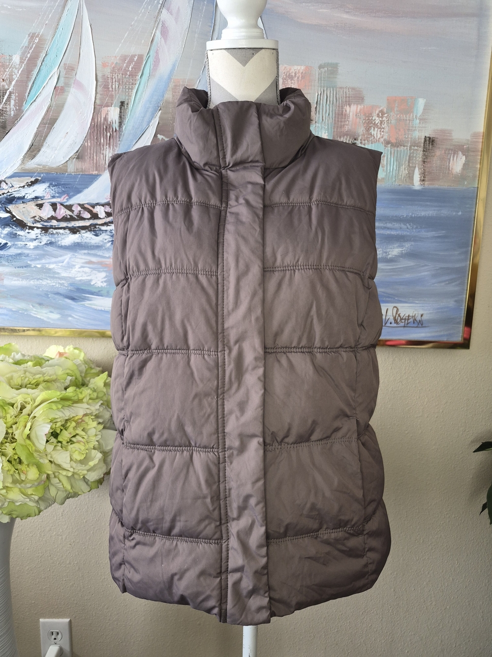 Old Navy Women's Grey Quilted Puffer Vest